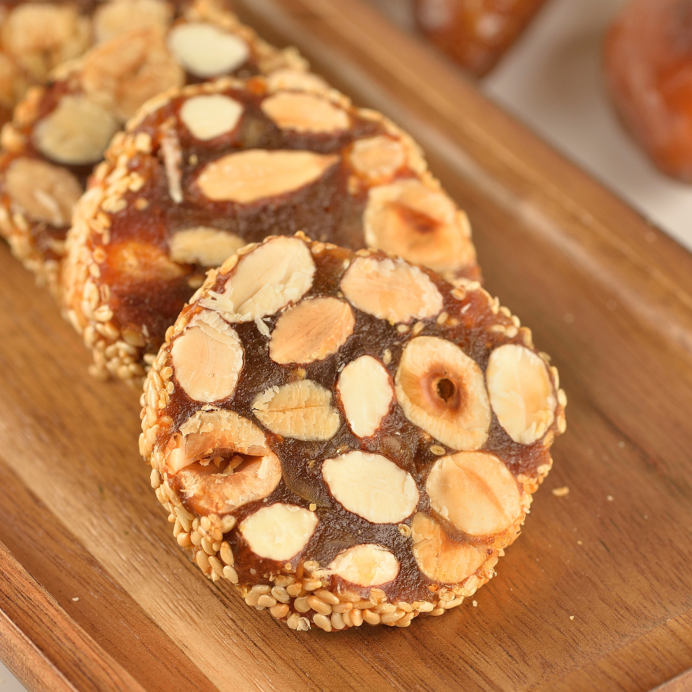 NOUGAT DE DATTE AMANDES & NOISETTES